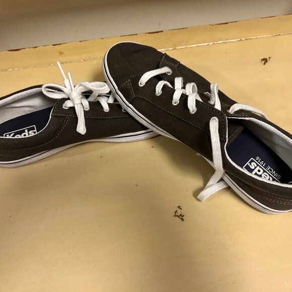 Keds Canvas Sneakers: Size 9.5 - Picture 3 of 8